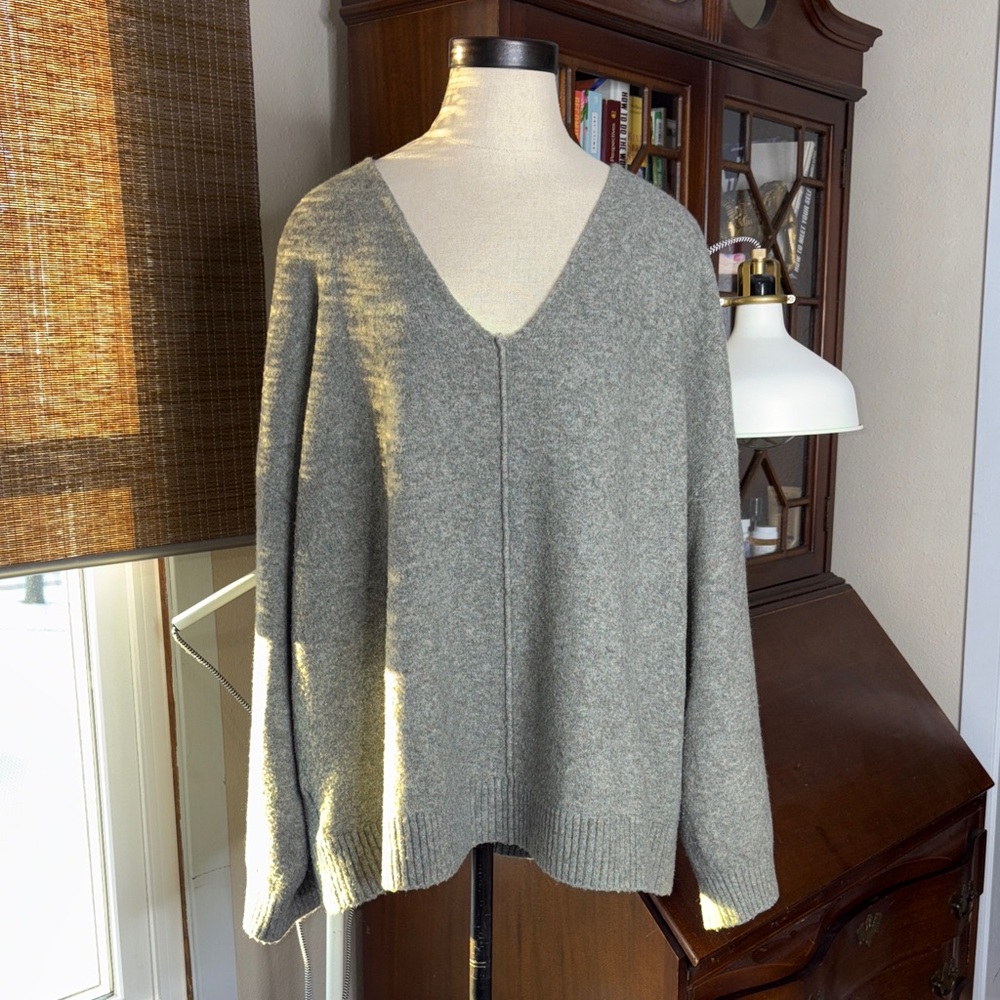 LOFT Heather Gray/green Knit Sweater